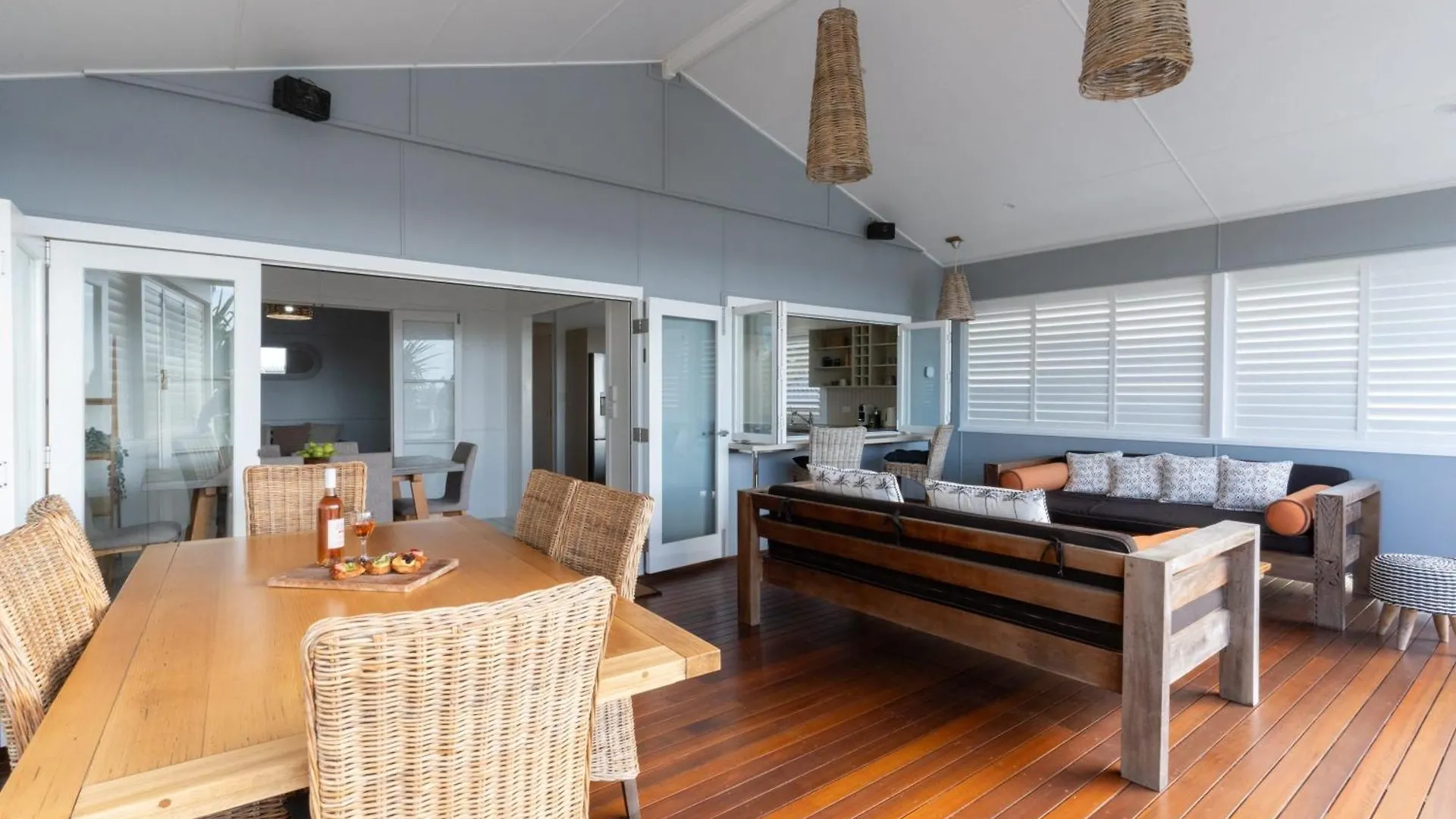 Kombali At Moffat Beach location